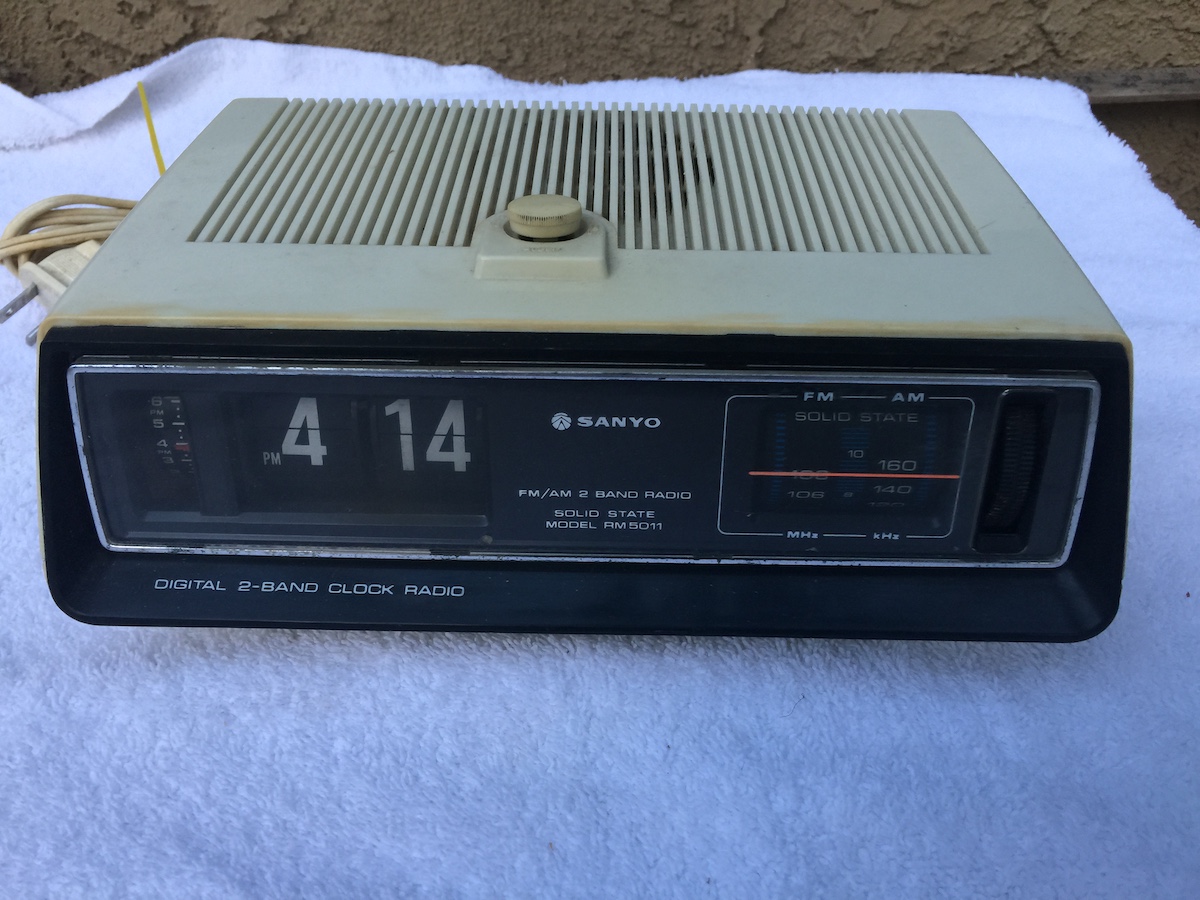 sanyo electric flip clock from 1950-1960