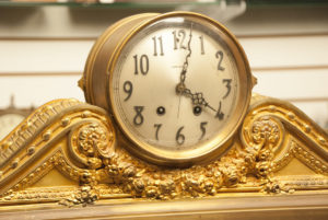 seth thomas mantel clock from 1900s details
